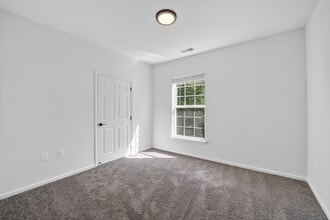 Brittany Commons Apartments in Spotsylvania, VA - Building Photo - Building Photo