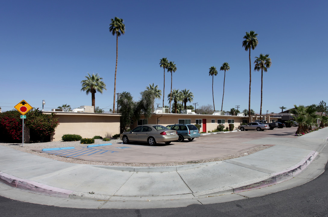 Palm Plaza Apartments in Palm Desert, CA - Building Photo