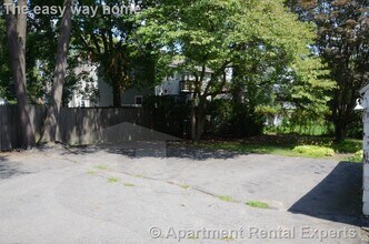 232 Main St, Unit 1 in Medford, MA - Foto de edificio - Building Photo