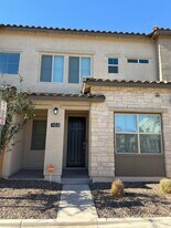4570 S Renaissance Dr, Unit 103 in Gilbert, AZ - Building Photo