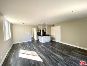 1529 S Bundy Dr in Los Angeles, CA - Building Photo - Building Photo