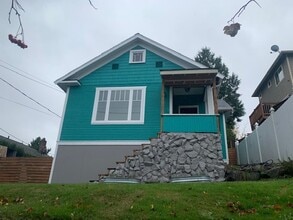1911 S Bayview St in Seattle, WA - Building Photo - Building Photo