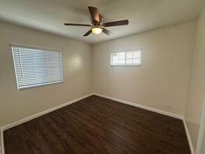 3310 Burton Ave in Lynwood, CA - Foto de edificio - Building Photo