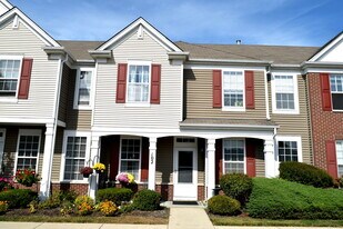 102 Soo Line Dr in Grayslake, IL - Building Photo