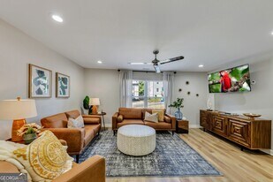 1018 Falling Valley Ct SE in Smyrna, GA - Building Photo