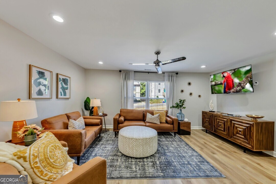 1018 Falling Valley Ct SE in Smyrna, GA - Building Photo