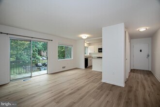10670 Weymouth St-Unit -204 in Bethesda, MD - Building Photo - Building Photo