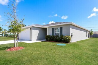 149 NW Curry St in Port St. Lucie, FL - Building Photo - Building Photo
