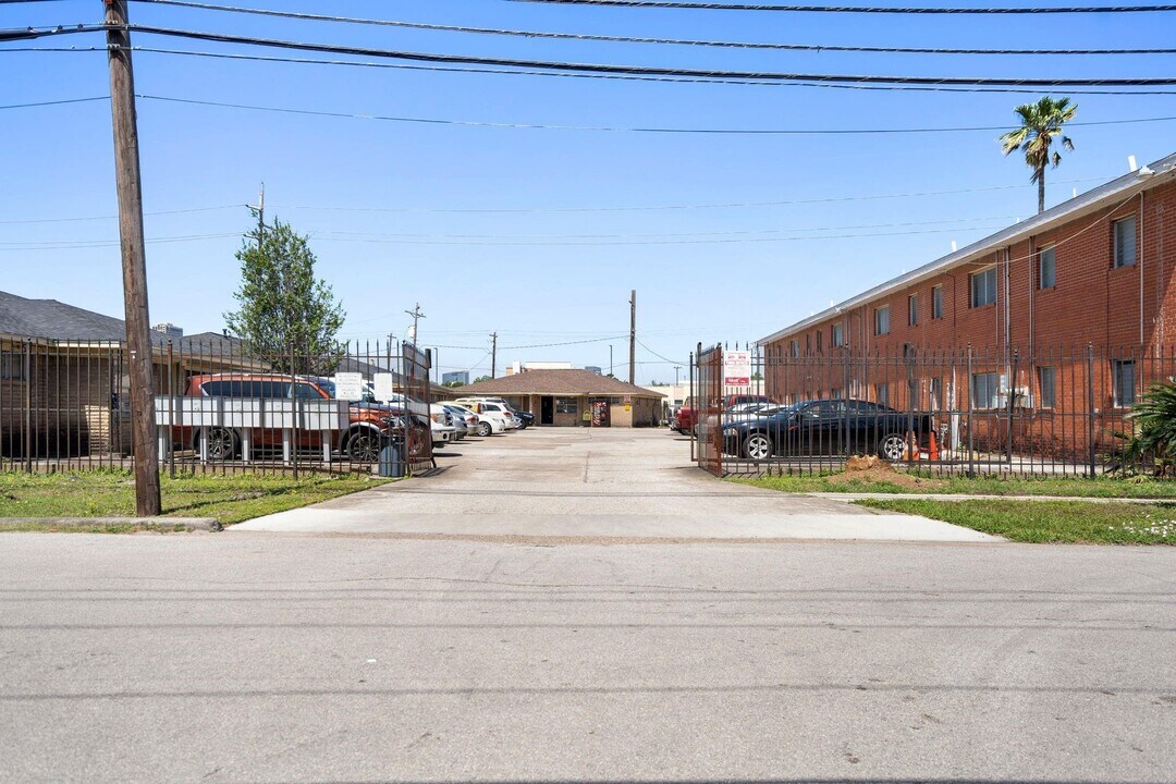 5960 Ardmore St in Houston, TX - Building Photo