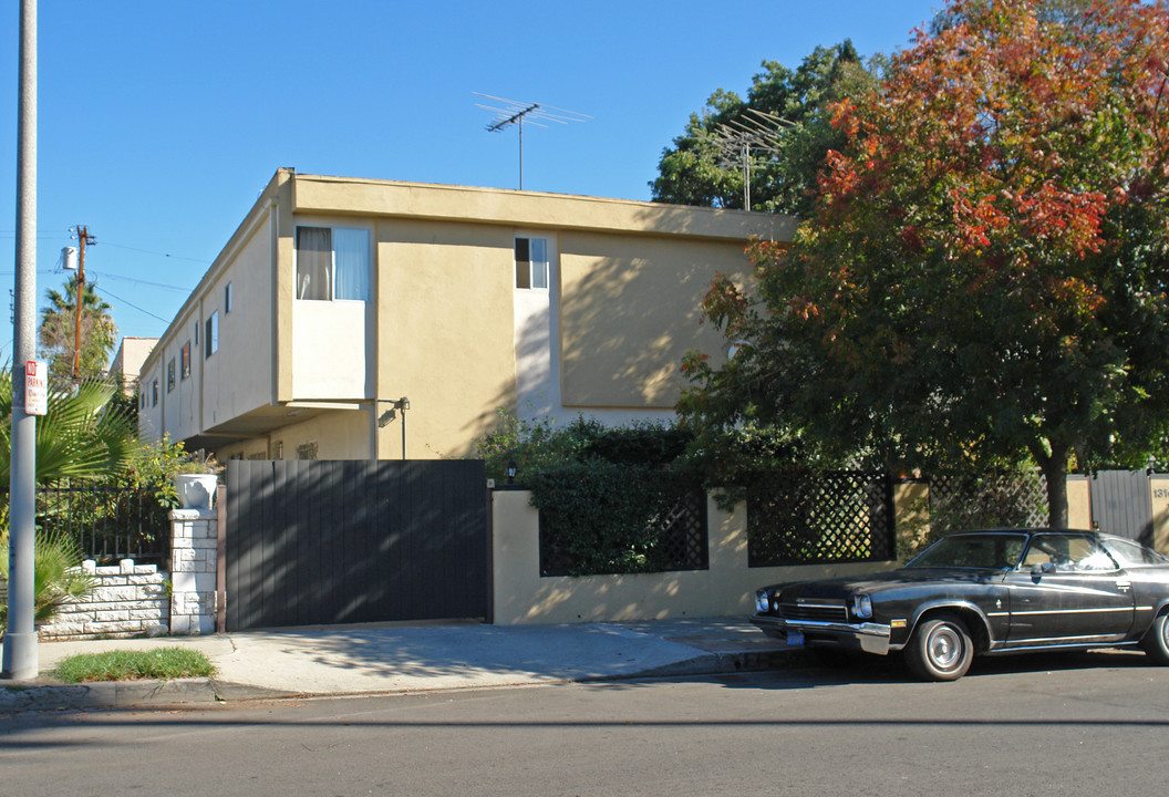 1316 Tamarind Ave in Los Angeles, CA - Building Photo