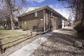 1908 Clinton St in Aurora, CO - Foto de edificio - Building Photo