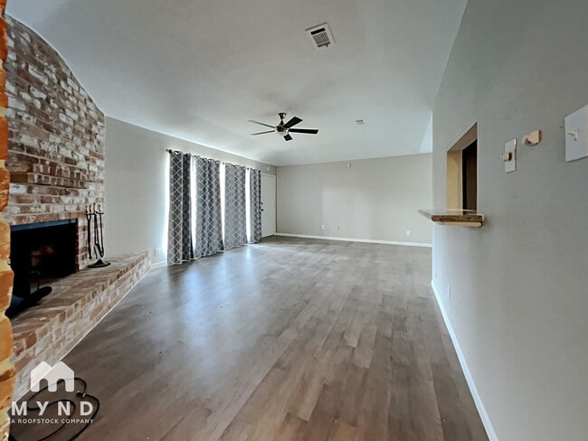 15803 Mill Point Dr in Houston, TX - Building Photo - Building Photo