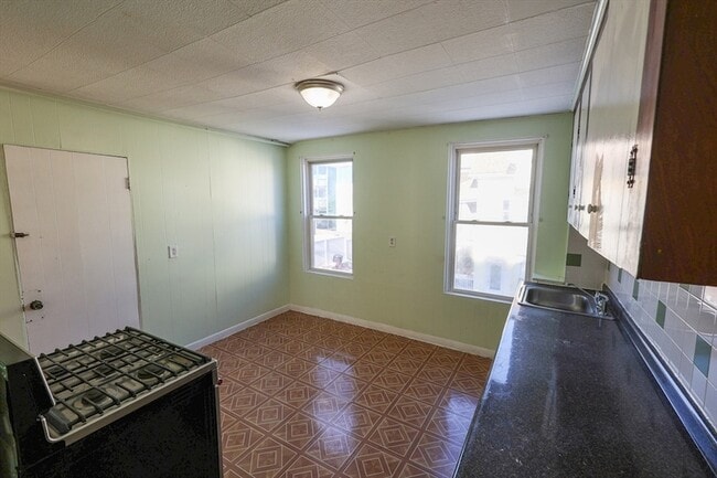 33 Clarkson St, Unit 1 in Boston, MA - Building Photo - Building Photo