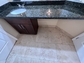 2811 N Oakland Forest Dr, Unit 209 in Oakland Park, FL - Foto de edificio - Building Photo