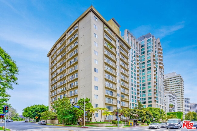10747 Wilshire Blvd in Los Angeles, CA - Building Photo - Building Photo