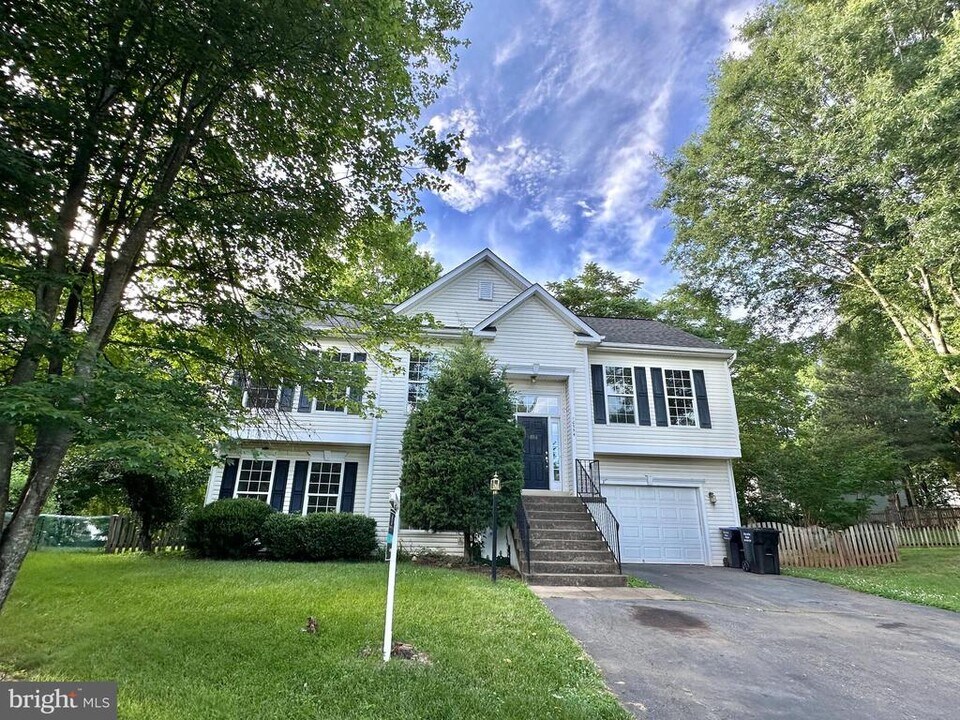10554 Crooked Branch Ct in Manassas, VA - Building Photo