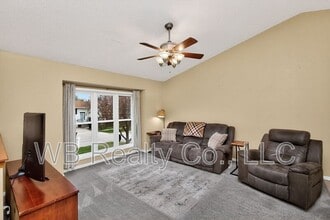 260 Windfield Pkwy in Waukee, IA - Building Photo - Building Photo