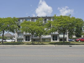 18085-18095 de Pierrefonds in Montréal, QC - Building Photo