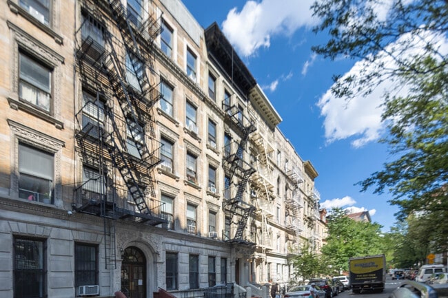 157 W 80th St in New York, NY - Building Photo - Building Photo