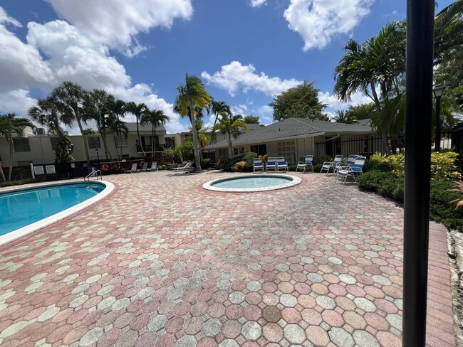 8307 SW 142nd St in Miami, FL - Building Photo - Building Photo