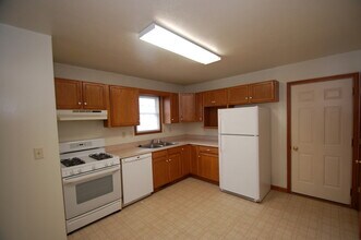 206 Tanglewood Dr in Goshen, IN - Building Photo - Building Photo