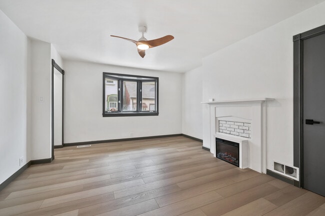 2104 Straubs Ln in Pittsburgh, PA - Building Photo - Building Photo