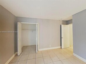 1001 SW 80th Ave in North Lauderdale, FL - Building Photo - Building Photo