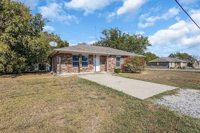 211 Caddo St in Nevada, TX - Building Photo - Building Photo