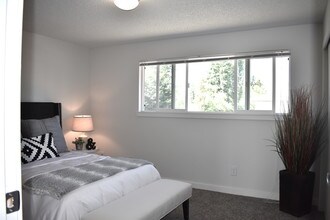 ReVive Apartments in Fife, WA - Foto de edificio - Building Photo