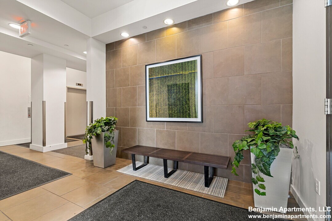88 Kingston St, Unit 001B in Boston, MA - Building Photo