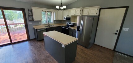 3731 33rd Ave SW in Cedar Rapids, IA - Building Photo - Building Photo