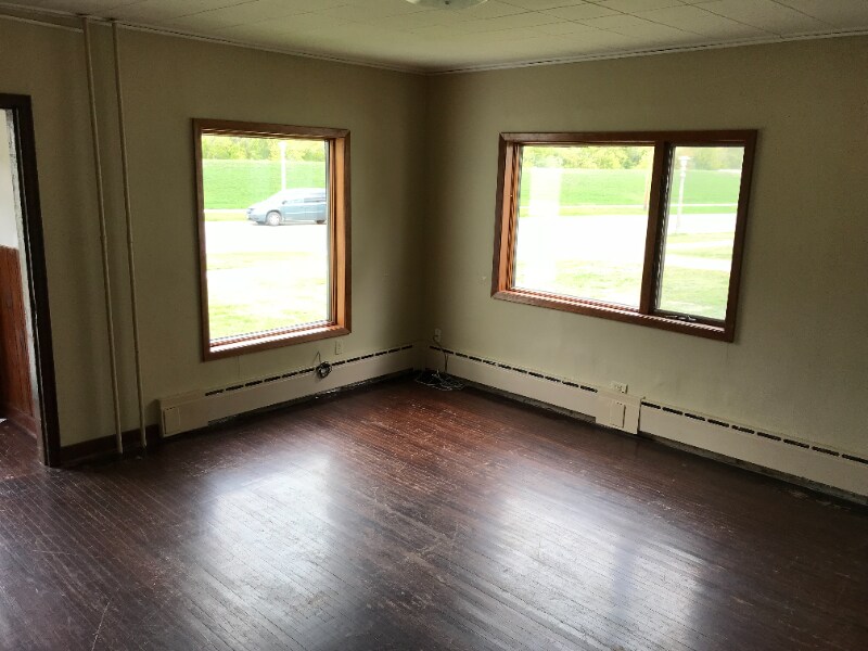 331 College St SE in Valley City, ND - Building Photo