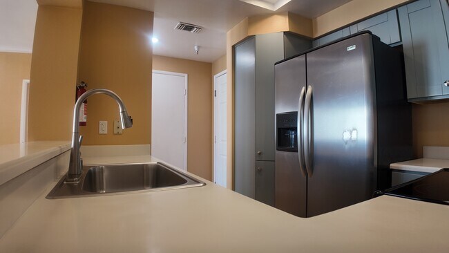 655 Columbia St in San Diego, CA - Building Photo - Building Photo