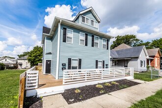 424 N Walcott St, Unit B in Indianapolis, IN - Foto de edificio - Building Photo