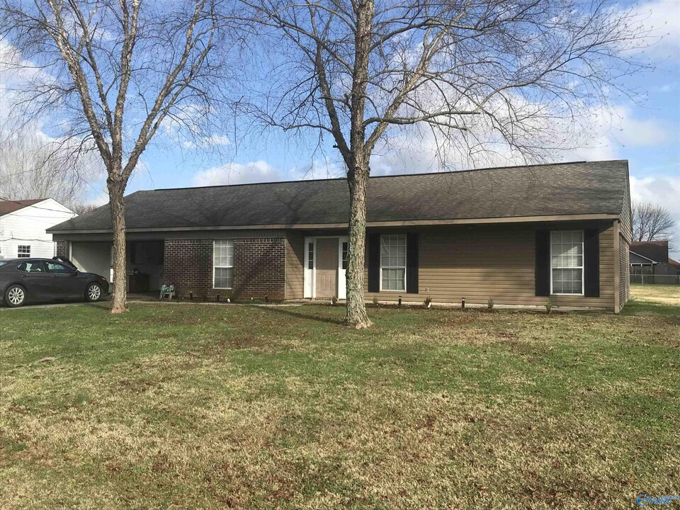 107 Brenna Ln in Hazel Green, AL - Building Photo