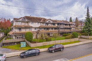 Sunset Court in Burnaby, BC - Building Photo