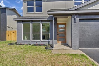 2644 Gwendolyn Ln in Austin, TX - Building Photo - Building Photo