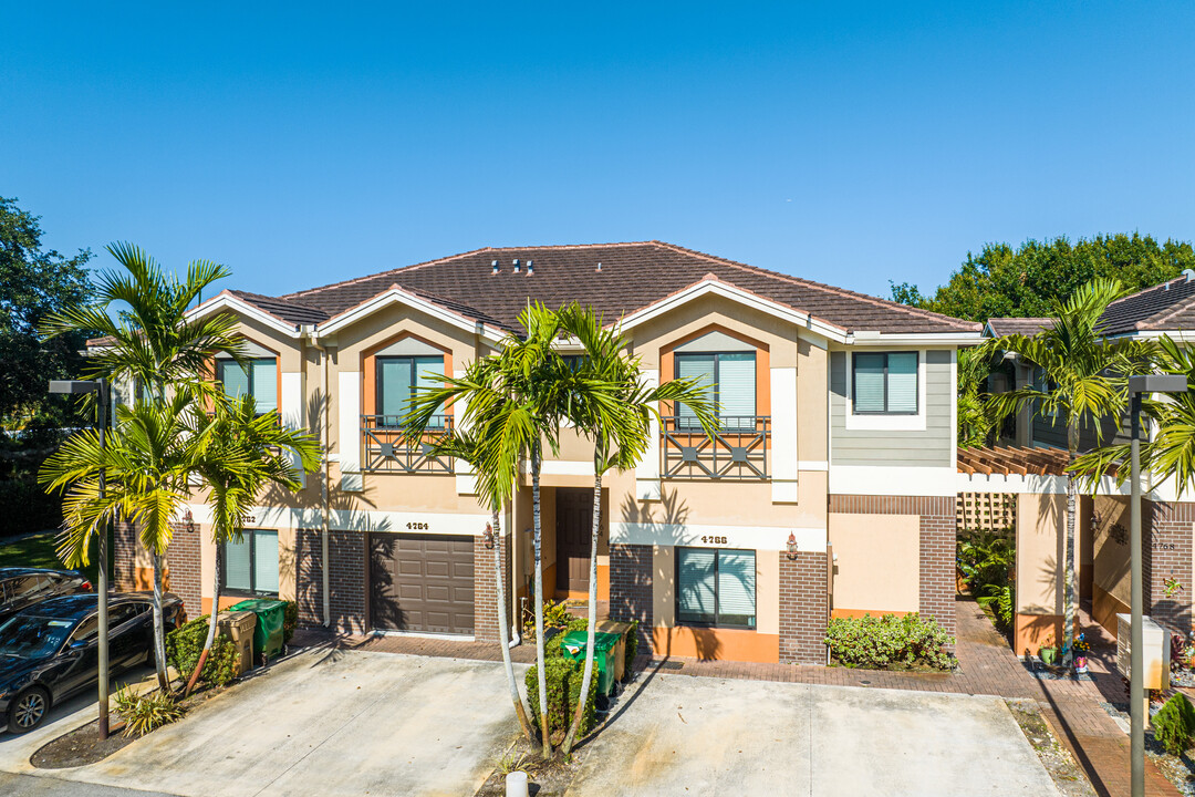 Davie Junction Townhomes in Davie, FL - Foto de edificio