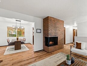 3621 SW Pomona St in Portland, OR - Building Photo - Building Photo
