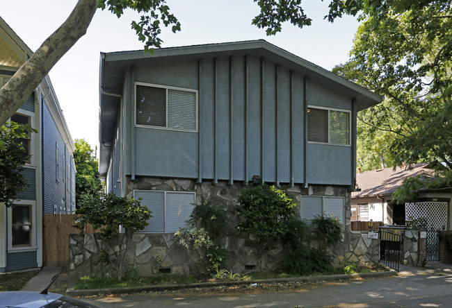 2414 F St in Sacramento, CA - Building Photo - Building Photo