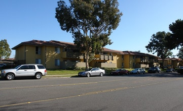 Stone Arbor Apartments in Oceanside, CA - Foto de edificio - Building Photo