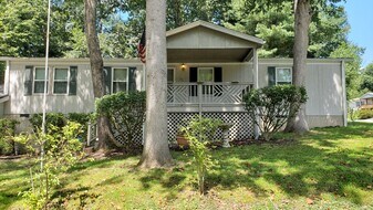 381 Katie Dr in Hendersonville, NC - Building Photo