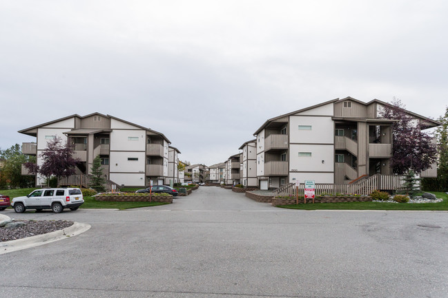 Town Square Manor Apartments in Anchorage, AK - Foto de edificio - Building Photo