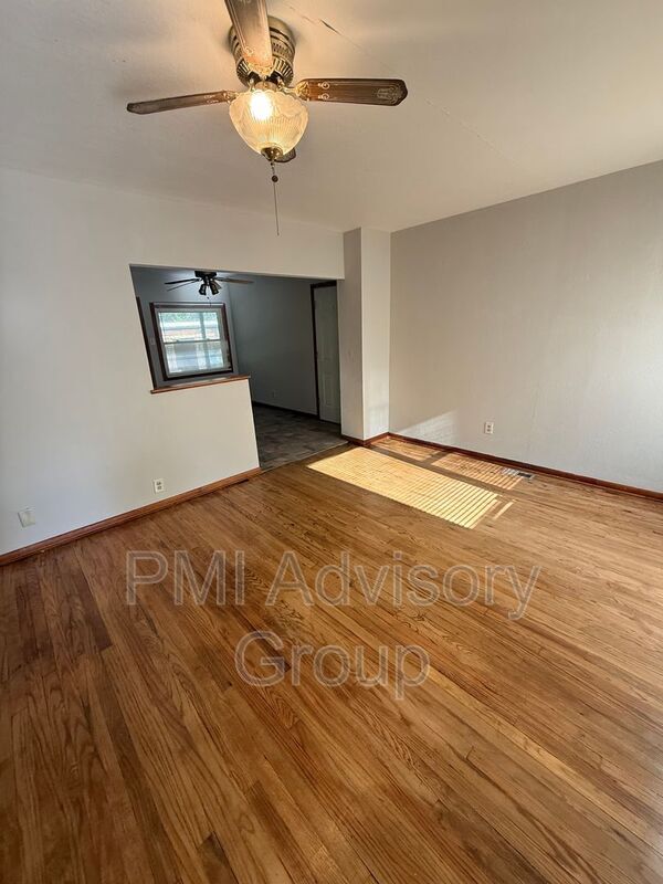 2347 SE Pennsylvania Ave in Topeka, KS - Building Photo - Building Photo