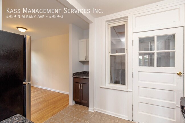 4959 N Albany Ave in Chicago, IL - Building Photo - Building Photo