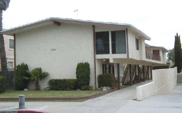 208 N Catalina in Redondo Beach, CA - Building Photo