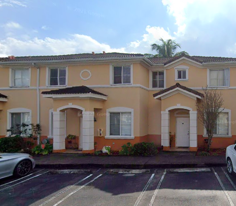 7365 NW 174th Ter in Hialeah, FL - Foto de edificio