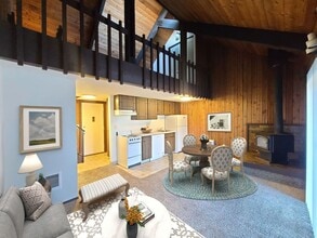 Alpine Square in Spokane, WA - Foto de edificio - Building Photo