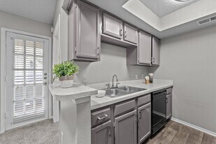 Trinity Village Apartments in Dallas, TX - Building Photo