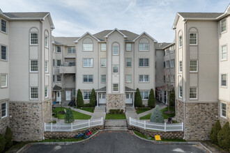 Parkview Drive Condominiums in Spring Valley, NY - Building Photo - Building Photo